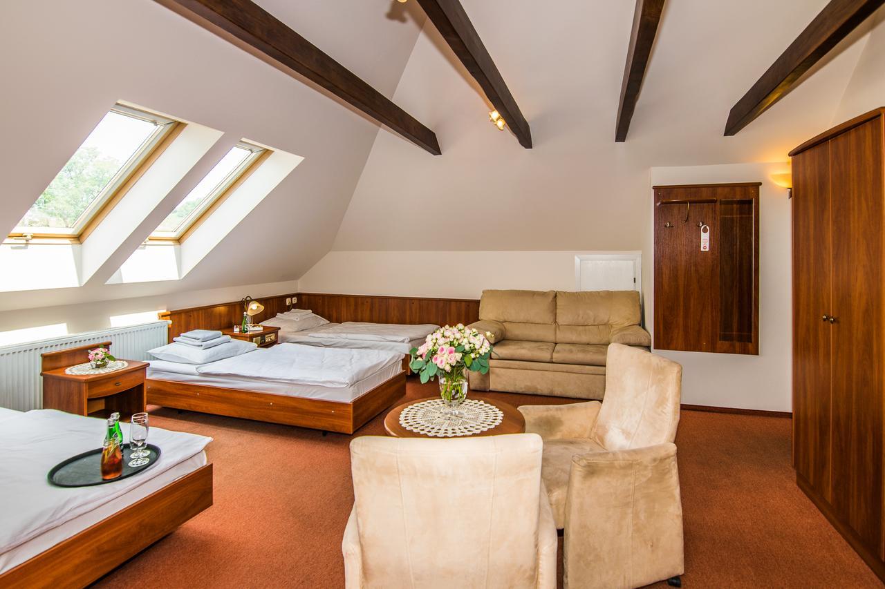 Motel Gosciniec Na Rozdrozu Libiaz Exteriér fotografie