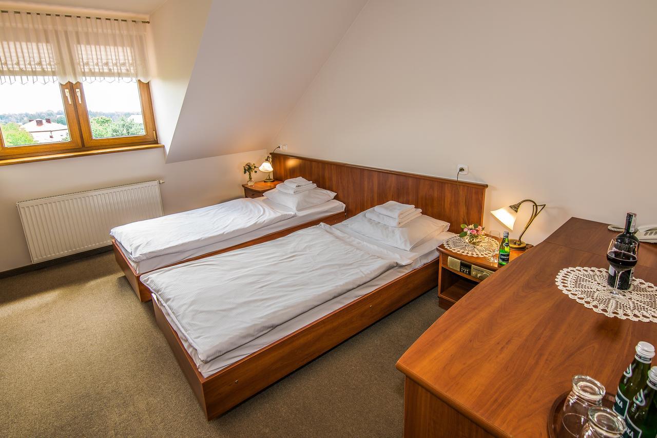 Motel Gosciniec Na Rozdrozu Libiaz Exteriér fotografie